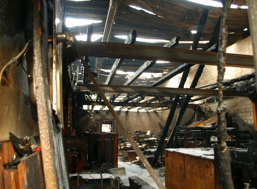 Feuer Halle Siegburg Gewerbegebiet Zange P170.JPG